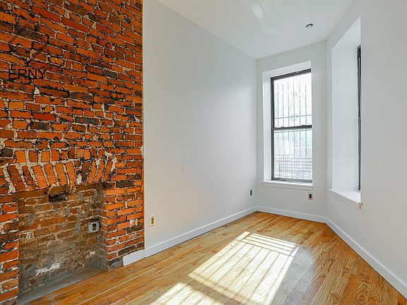 4th image of 913 Saint Johns Pl #F