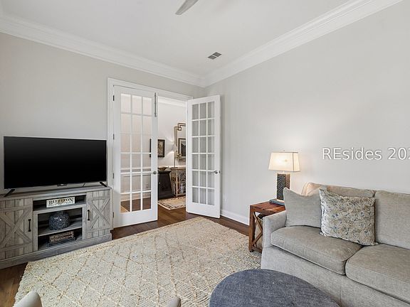 4th image of 395 Castaway Dr