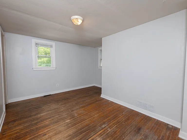 916 Shelby Pkwy #B — Photo 6