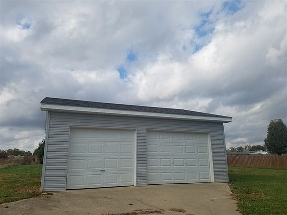 3rd image of 160 Casablanca Ct