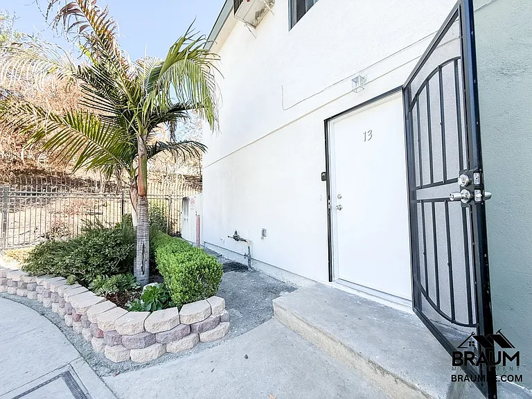 15634 Leadwell St — Photo 14