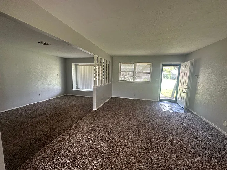 4844 Woodview Dr — Photo 11