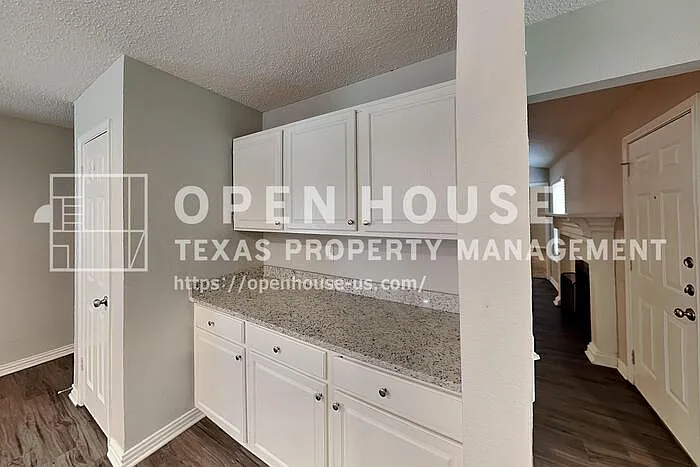 1523 Warwick Dr — Photo 32