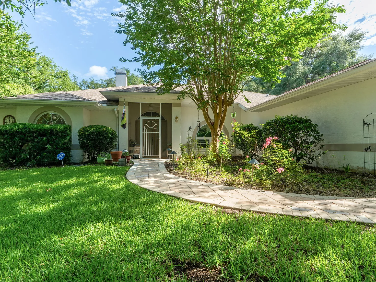 3 bed, 2456 sqft, $3,000 — Photo 3