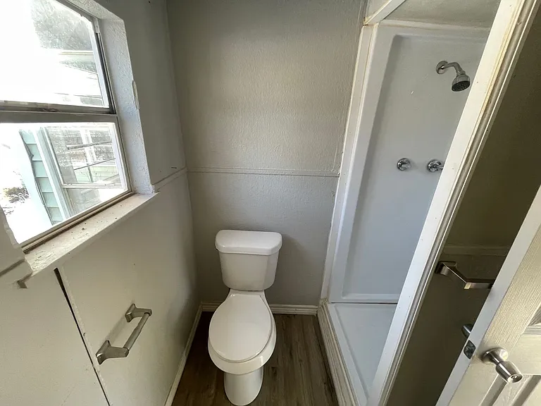 1442 Kirkwood St — Photo 13