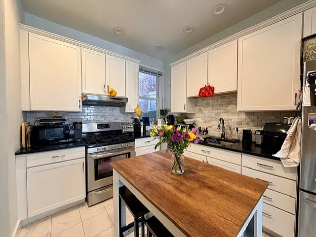 Building Photo - 118 N Lambert St #1