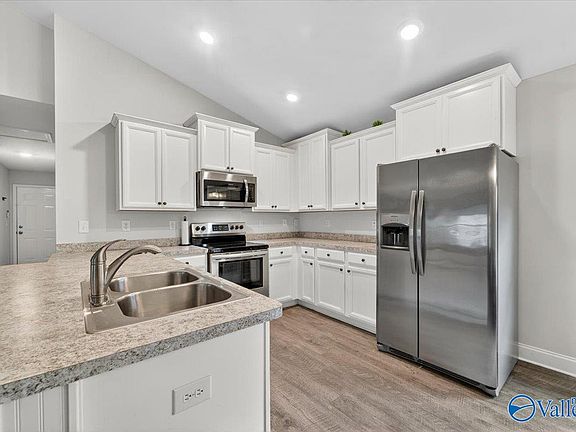 4th image of 135 Brooklawn Dr