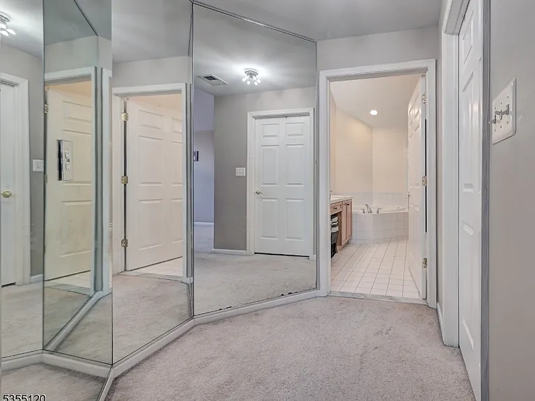 408 Kensington Ln — Photo 7