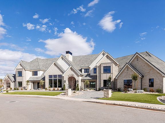 2nd image of 2585 E Waters Edge Cir