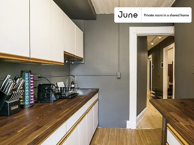 336 W 47th St #5D — Photo 6