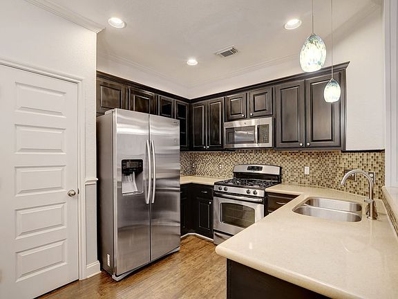 3rd image of 2720 Bond Dr #32C