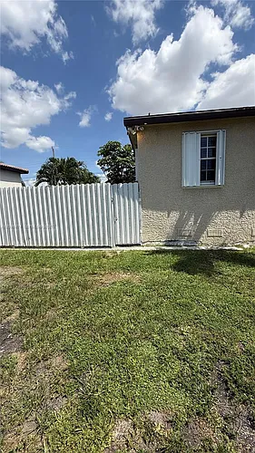 8281 SW 28th St #A Photo 1 8281 SW 28th St #A Photo 1