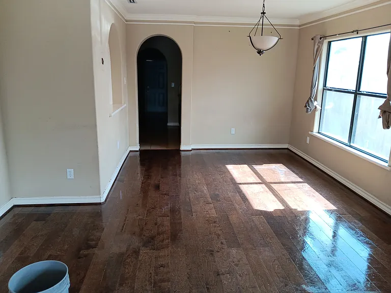 412 W Van Week St — Photo 23