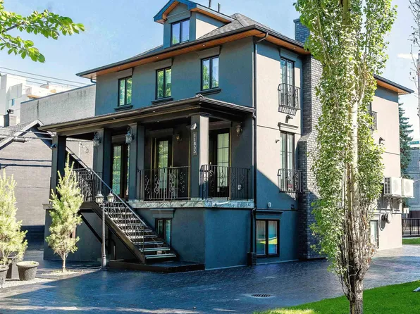 11833 102nd Ave NW, Edmonton, AB T5K 0R6