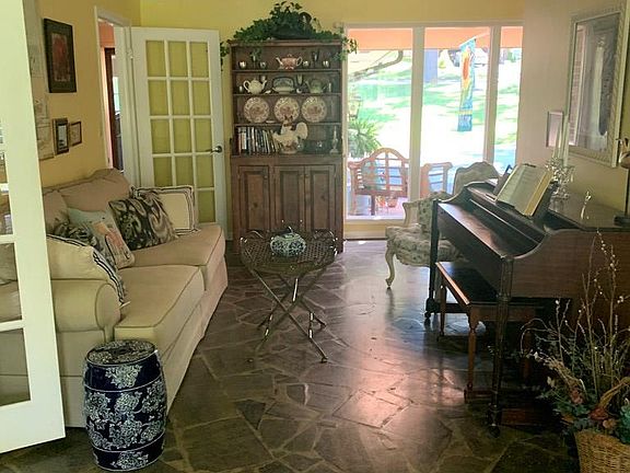 2nd image of 696 Dogwood Ln