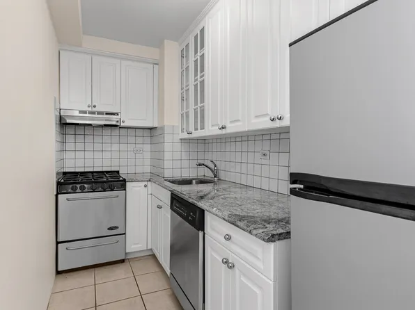 220 East 54th Street image 10 of 19