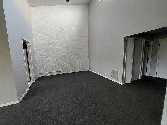 4th image of 1009 Deerfield Pl #1009