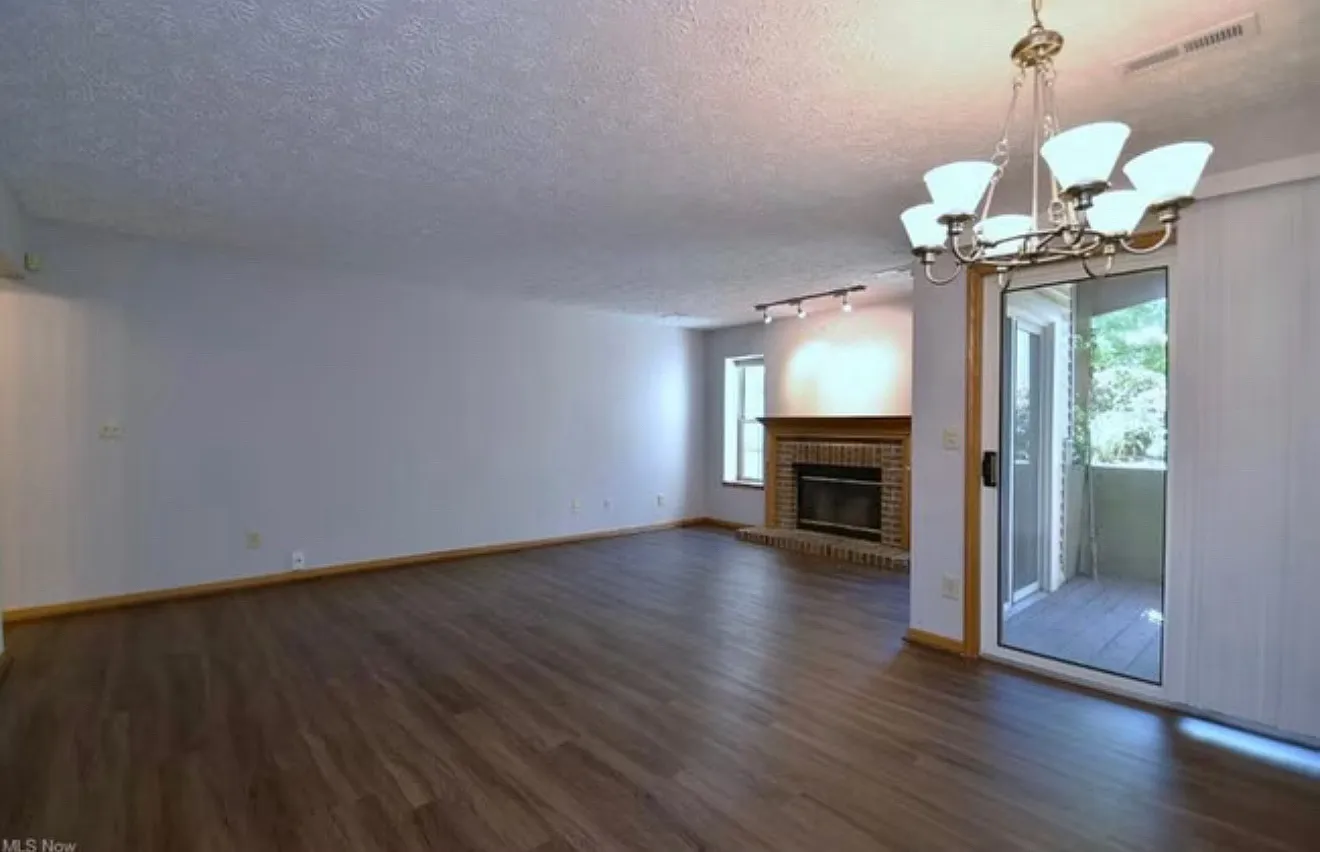 1448 Cedarwood Dr — Photo 3