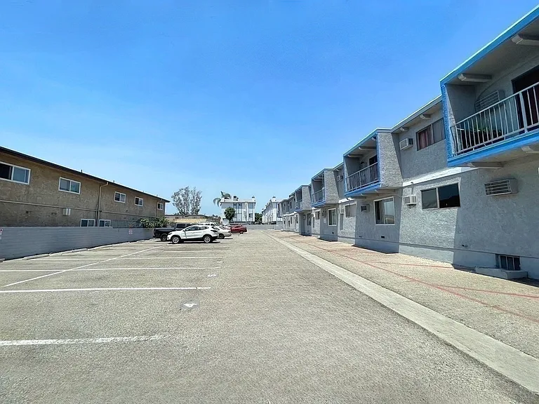 9075 Cedros Ave — Photo 1