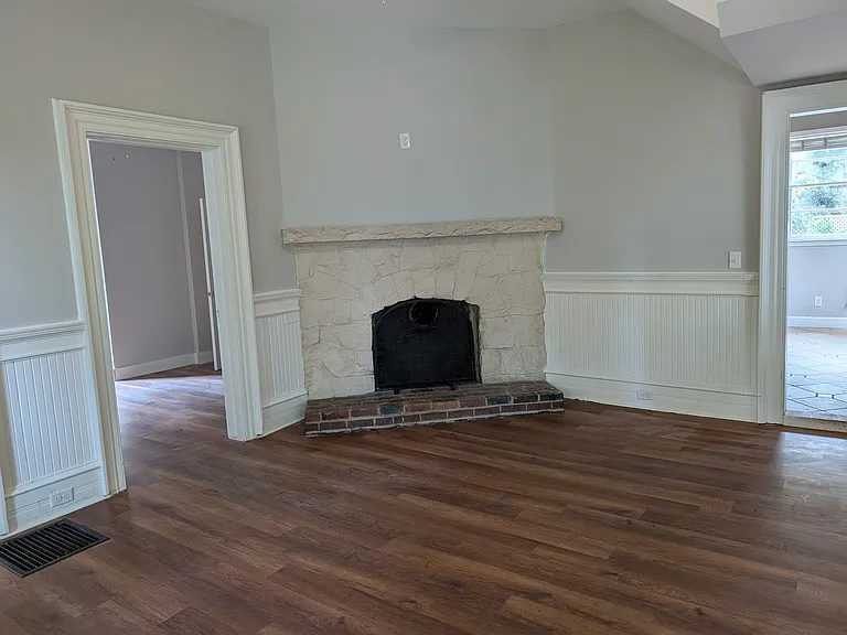 1907 Pendleton St — Photo 22