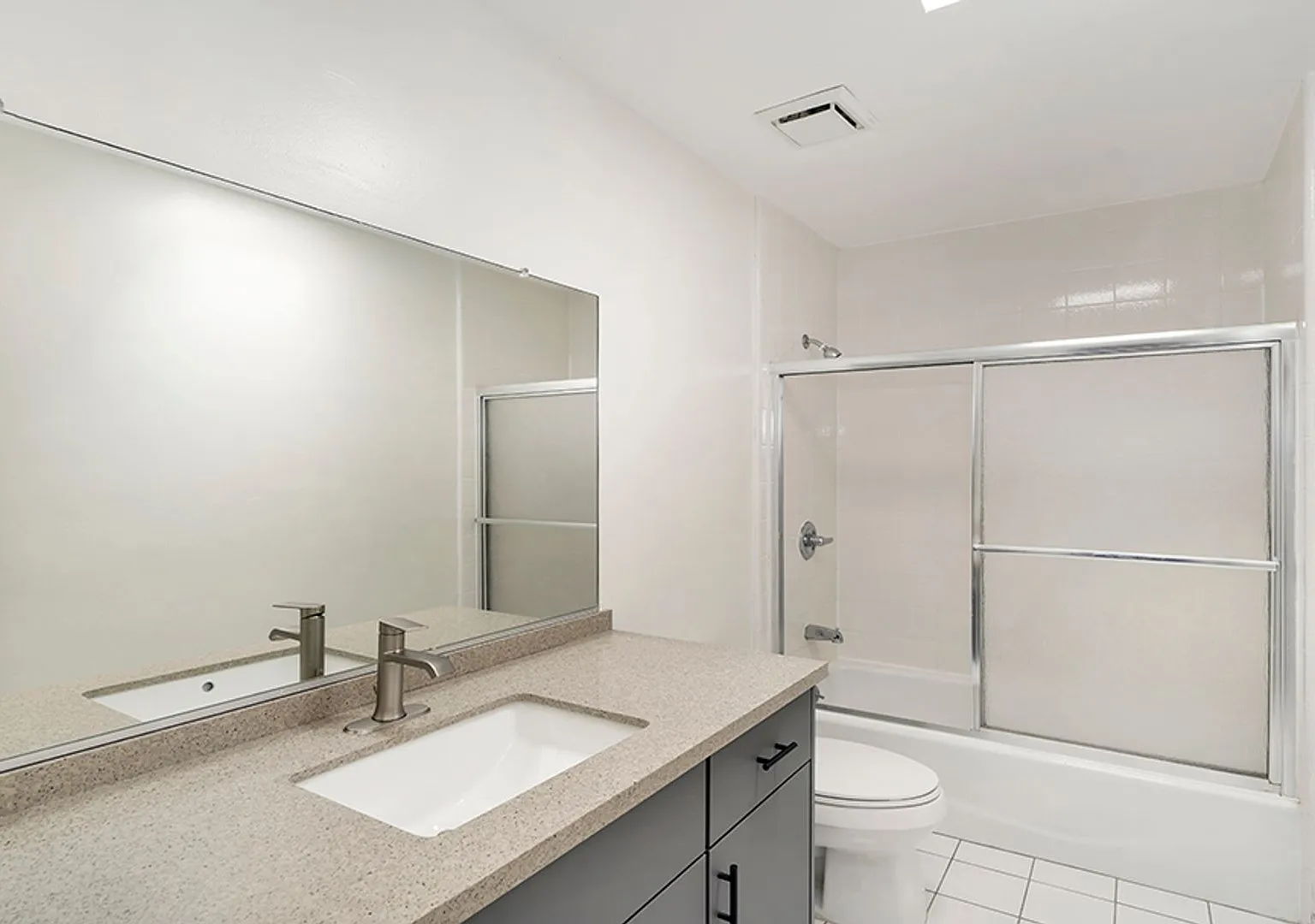 21st St 1144 — Photo 3