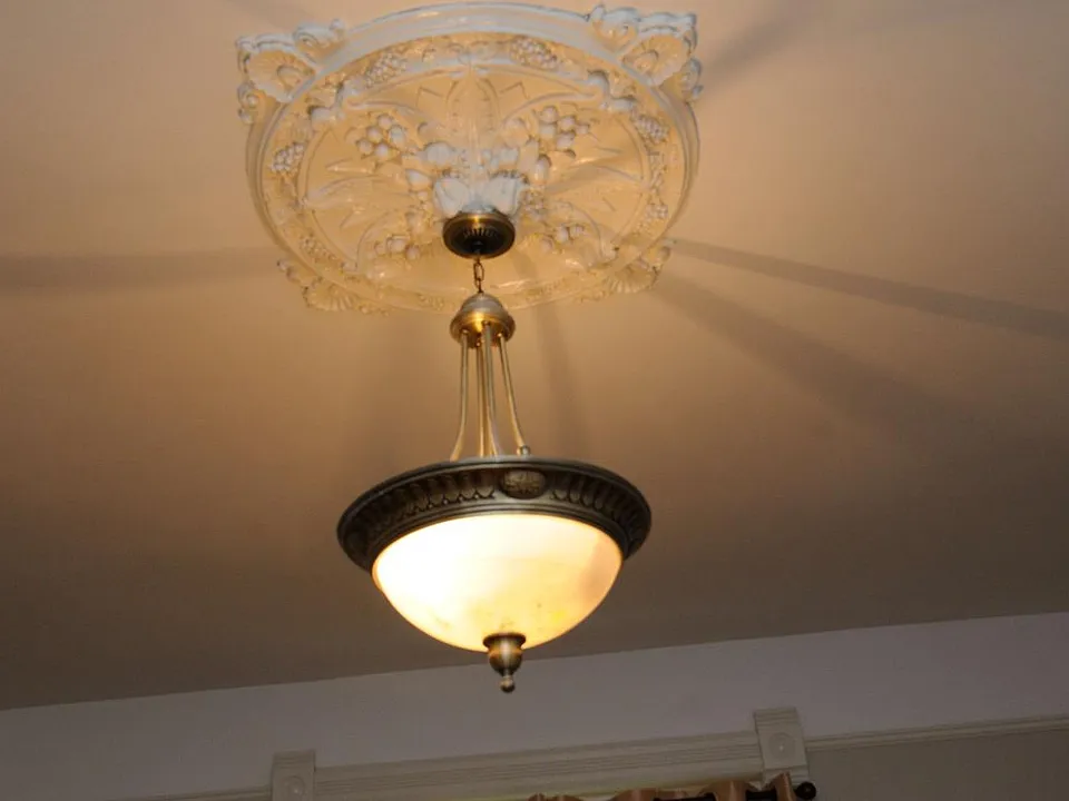 Ceiling medallion