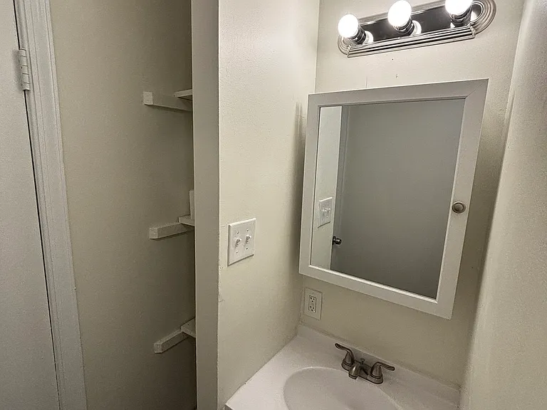 517 Aiken Ave #527 — Photo 9
