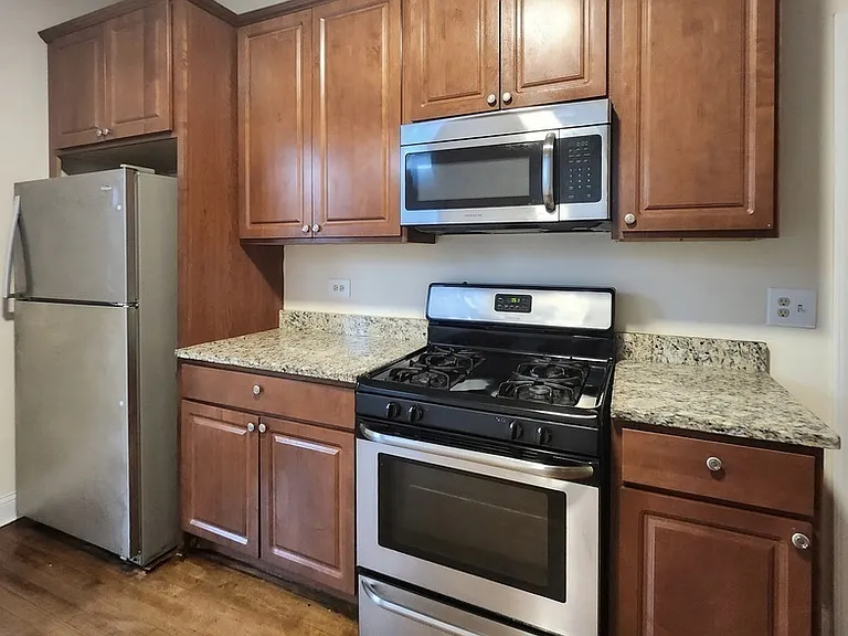 3523 W Fullerton Ave #CH-2R — Photo 6