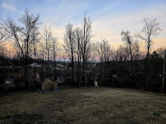 3rd image of 506 Gaye Dr