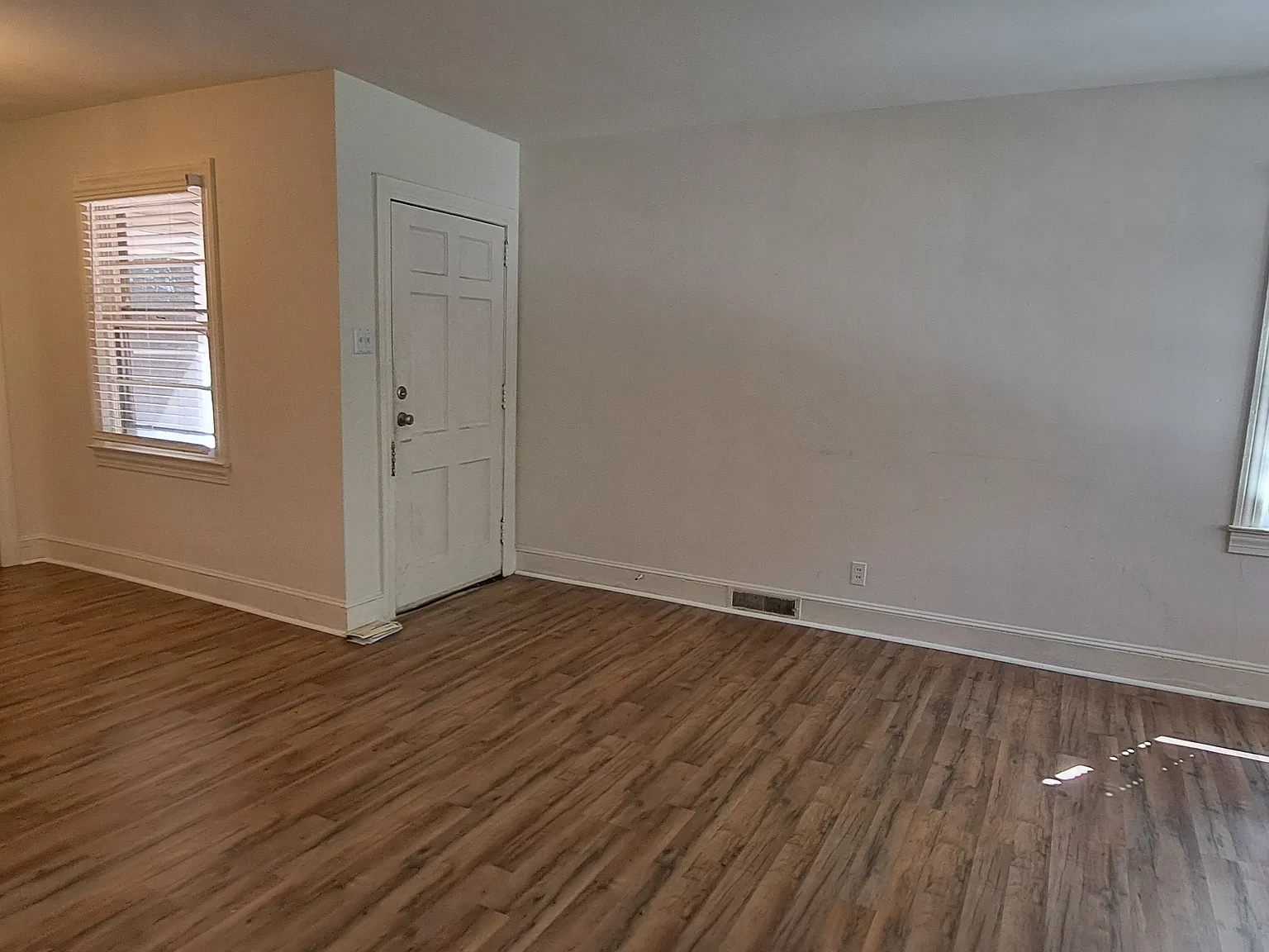 326 Gary St — Photo 4