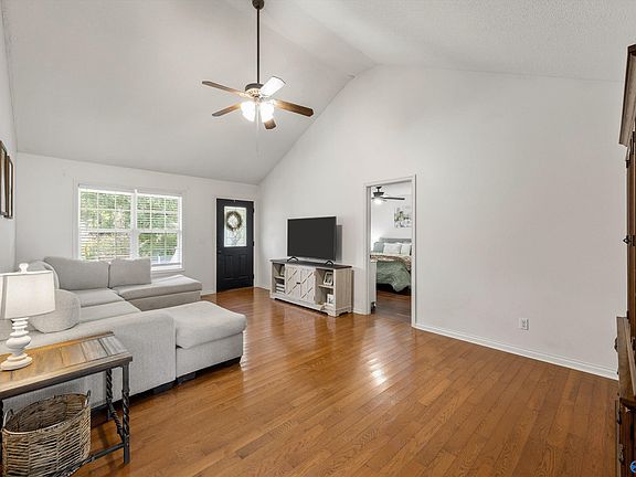 5th image of 106 Belair Dr