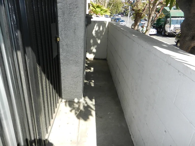 4453 Woodman Ave — Photo 20
