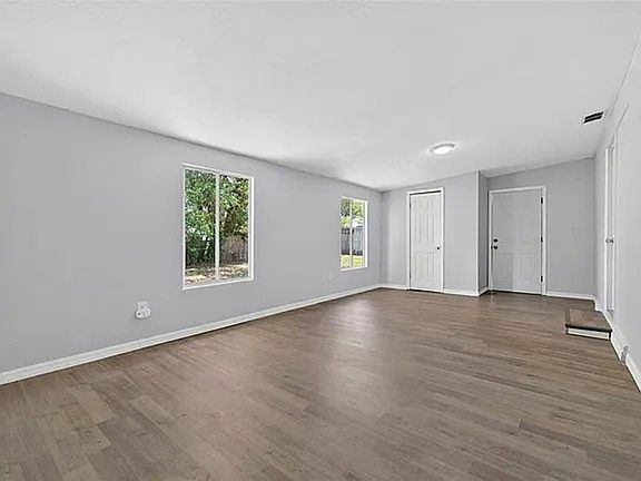 5th image of 2272 Kent Rd