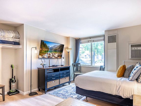 4th image of 2105 Prospector Ave #204