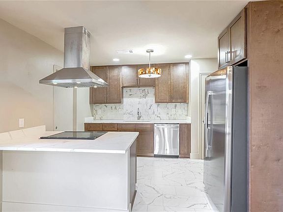 3rd image of 105 Dianne Dr