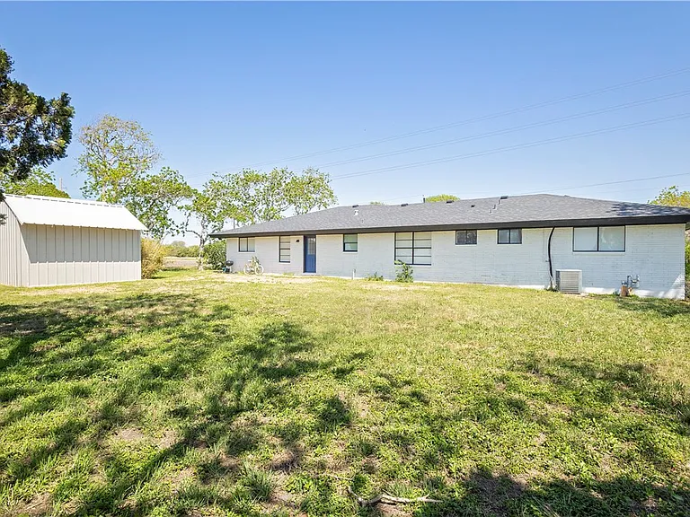 7629 Lang Rd — Photo 31