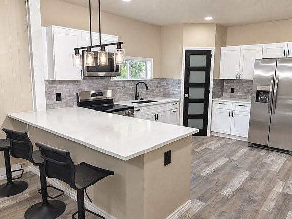 5th image of 108 White St