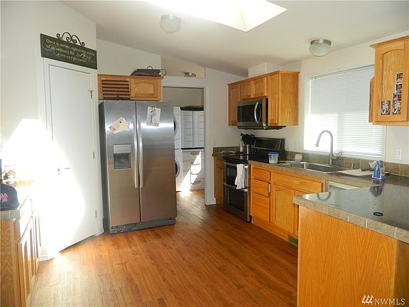 5th image of 3714 Eagle Dr NE