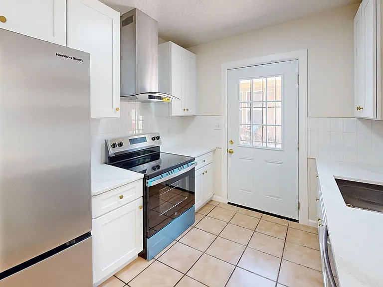 617A Madison St NE — Photo 5