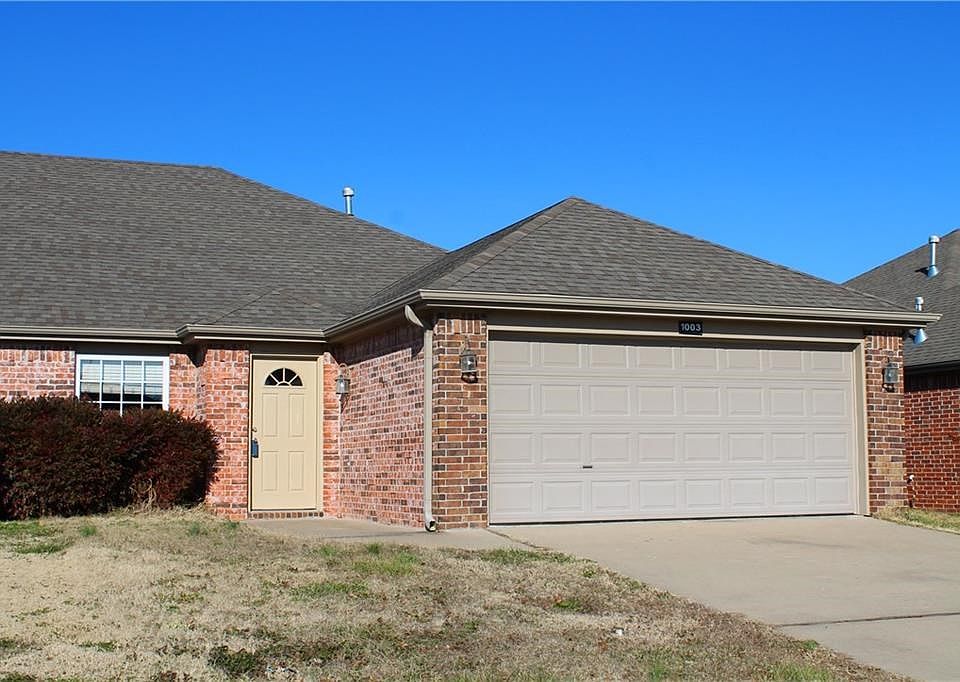 1st image of 1003 Oakwood Ln