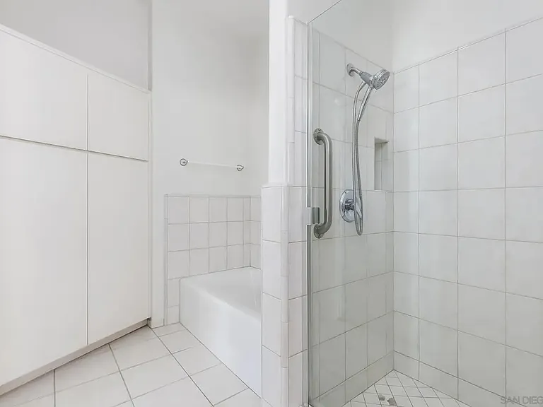 611 W G St W #321 — Photo 21