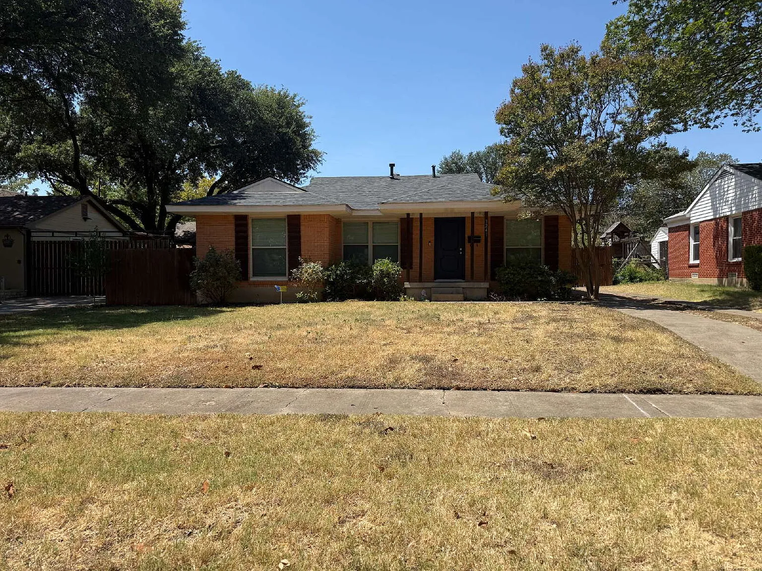 3 bed, 1.0 bath, 1114 sqft, $1,900 — Photo 2