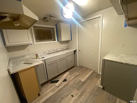 3rd image of 2127 E Lawrence Ave