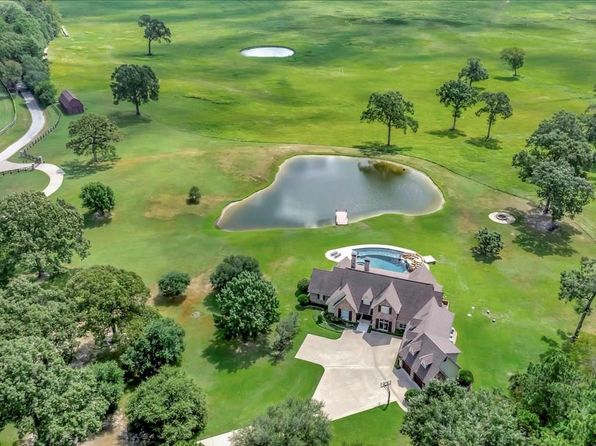 1811 Caspers Cove Rd, Lufkin, TX 75904