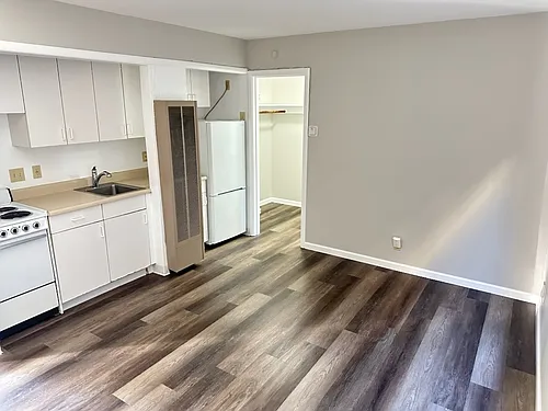 8 Laurel Ave Photo 1