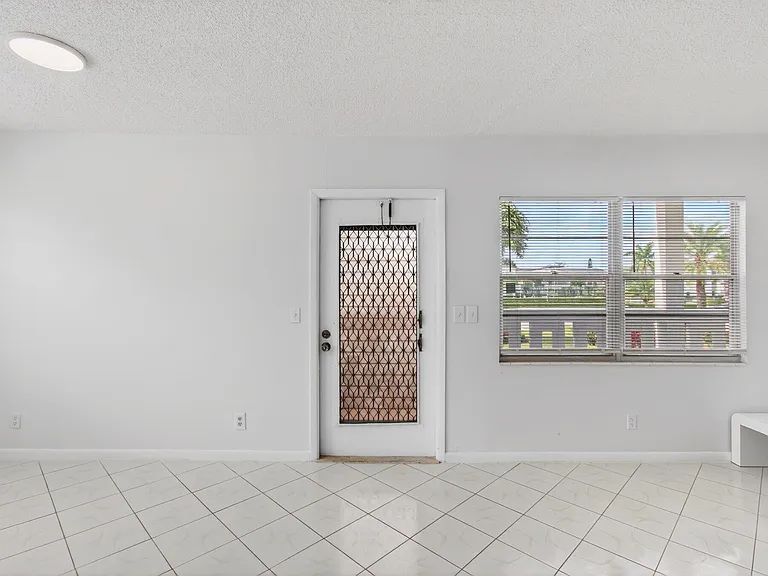 360 Fanshaw — Photo 8