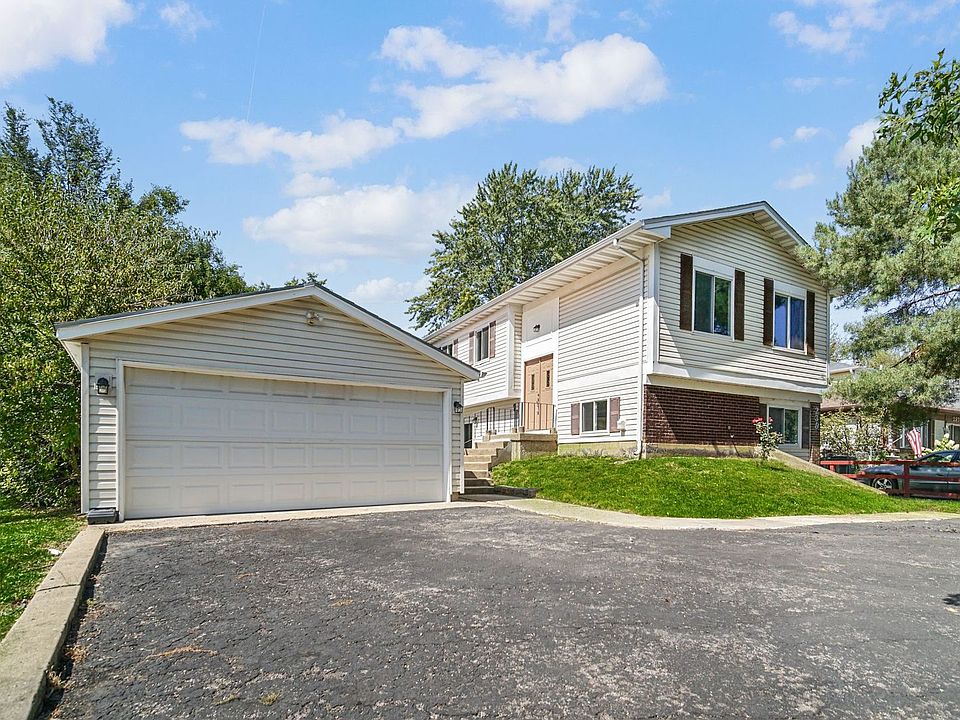 1st image of 239 Essex Ct