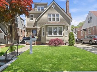 38-11 205th St, Bayside, NY 11361