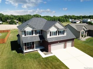 1525 Woodlake Ln, Grand Blanc, MI 48439