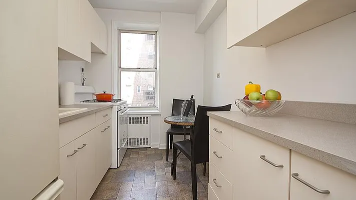 Sold by Fenwick Keats Real Estate | media 11